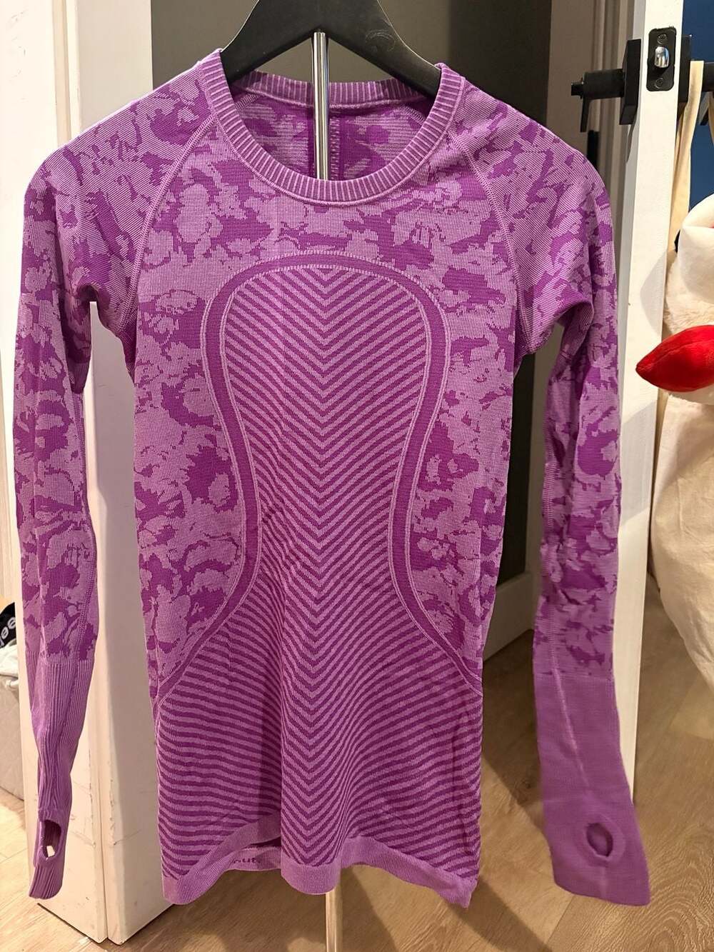 Lululemon Swiftly Tech Long Sleeve Shirt Size 4 Purple